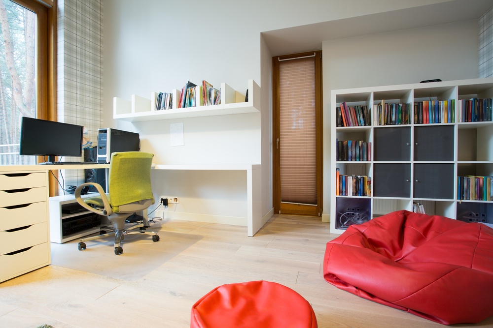 How to organize your books in your living room.